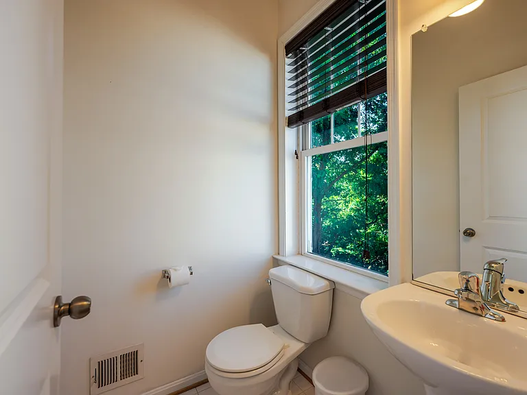 2390 Elvans Rd SE — Photo 25