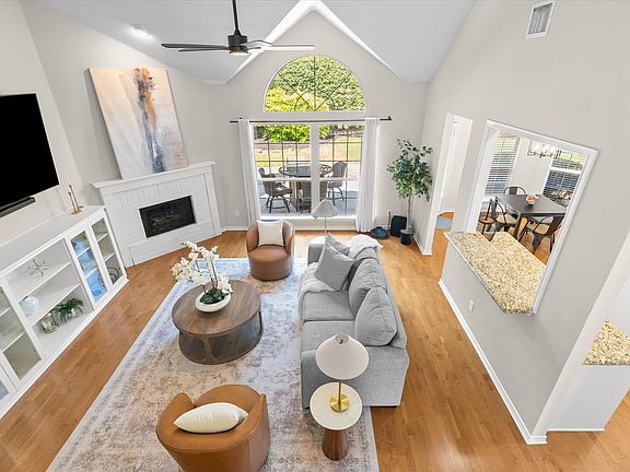 4th image of 2710 Parkside Ln