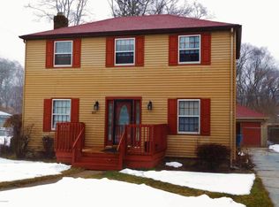 203 Orchard Ln, Benton Harbor, MI 49022