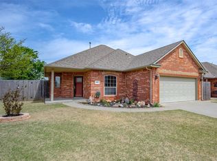 817 SW 37th St, Moore, OK 73160