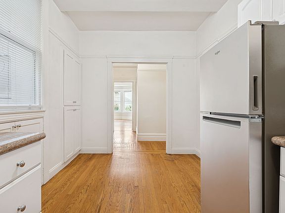 2nd image of 537 Hyde St #4