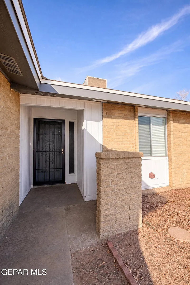 Building Photo - 3425 E Glen Dr