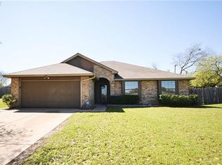 900 E Elliott Dr, Cedar Hill, TX 75104