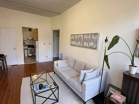 3rd image of 40 W 89th St #5D
