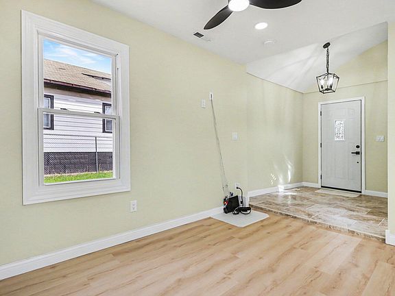 5th image of 2420 Connecticut St