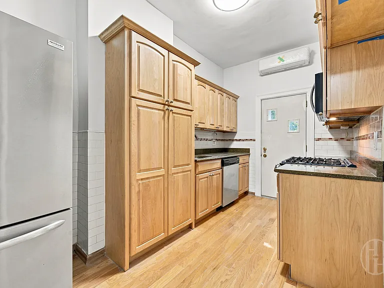 204 E 31st St #1 — Photo 13