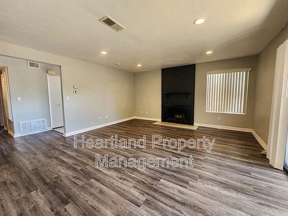 2nd image of 450 W Vermont Ave #1203