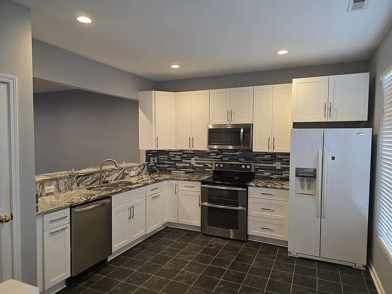 5105 Twelvepole Dr — Photo 2