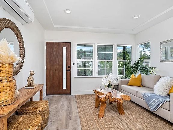 5th image of 2147 N Eastern Ave #1