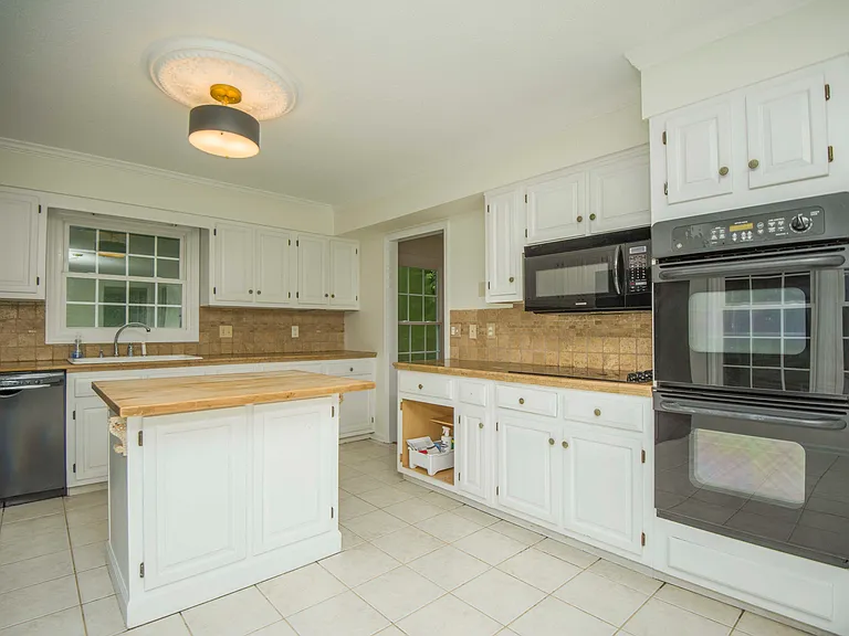 11144 Pleasant Forest Dr — Photo 14