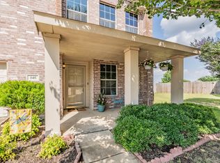 545 Crystal Springs Dr, Fort Worth, TX 76108