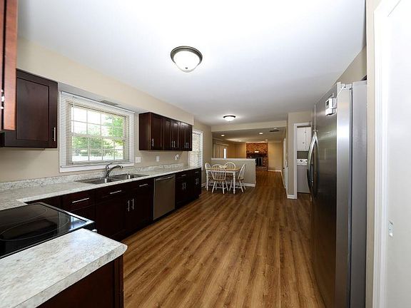 5th image of 1906 Oakwood Dr