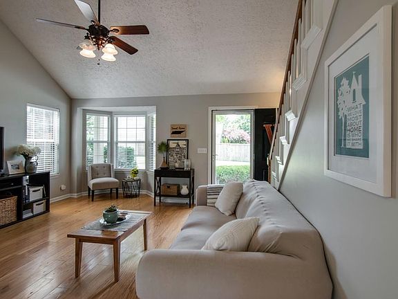 5th image of 402 Newbary Ct