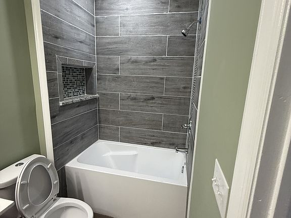 5th image of 27 S Tuxedo St #2