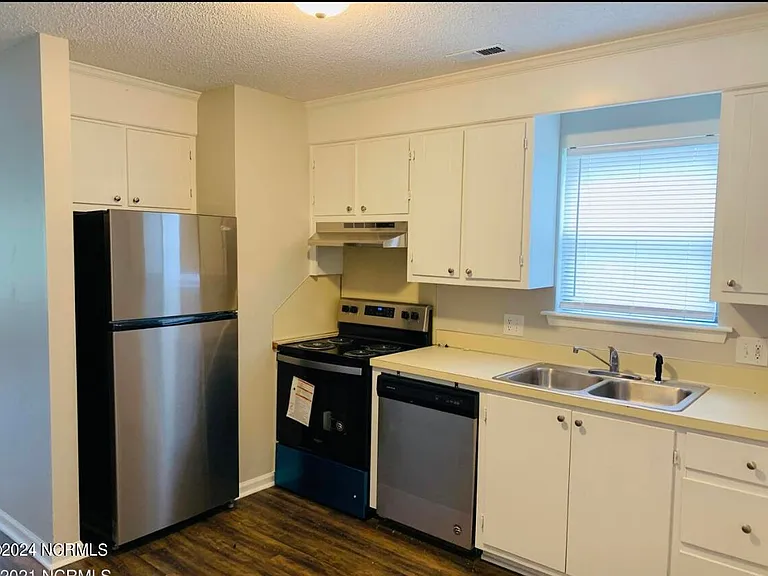 4223 SE College St #A — Photo 5