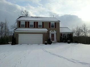 6340 Green Valley Ln, Lockport, NY 14094