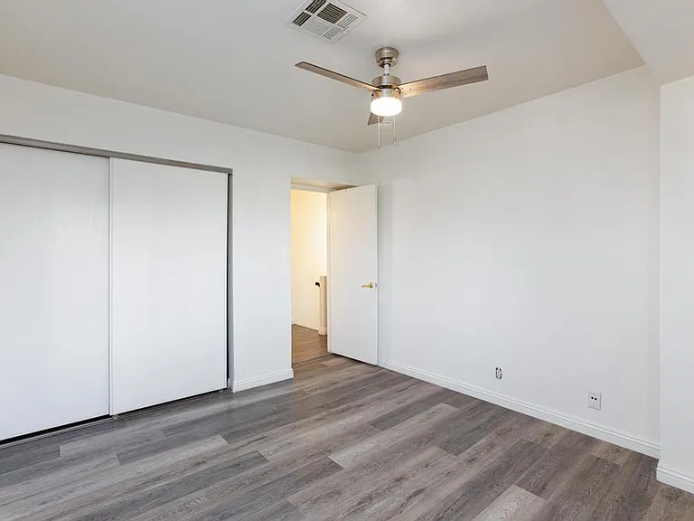 5031 Spencer St #C — Photo 17