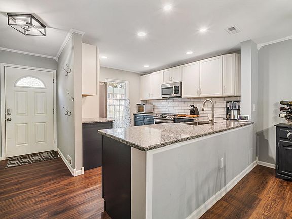 2nd image of 29 Seneca Dr #1051