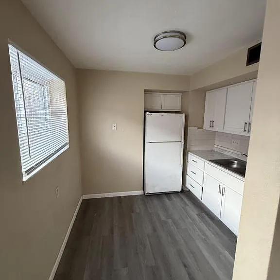 6327 S Grand Blvd #1E — Photo 2