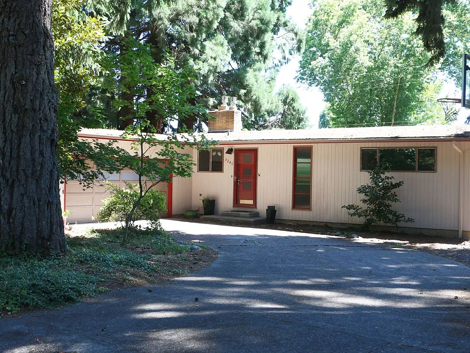 3240 NW Elmwood Dr