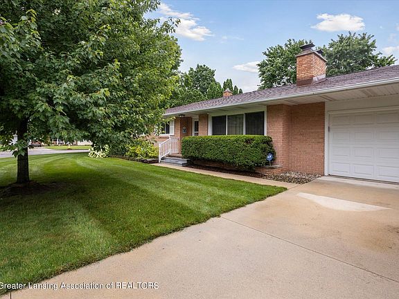 3rd image of 207 Cambridge Dr
