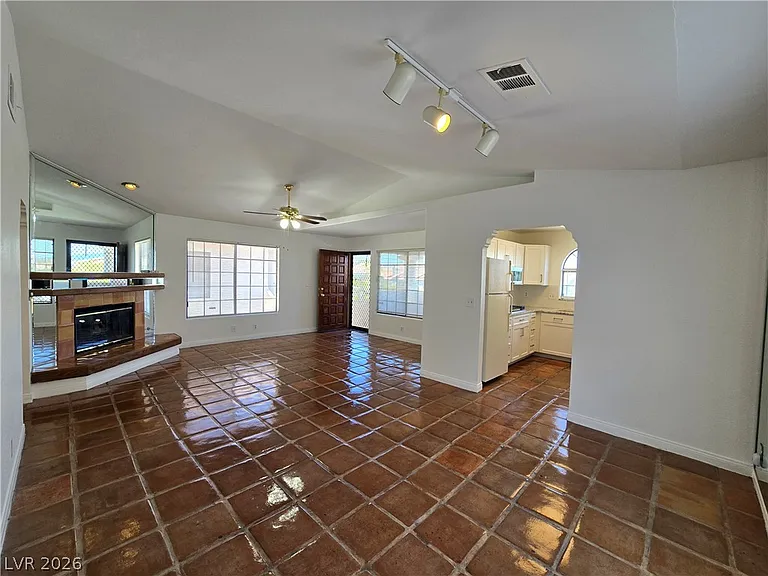1421 Santa Margarita St #G — Photo 9
