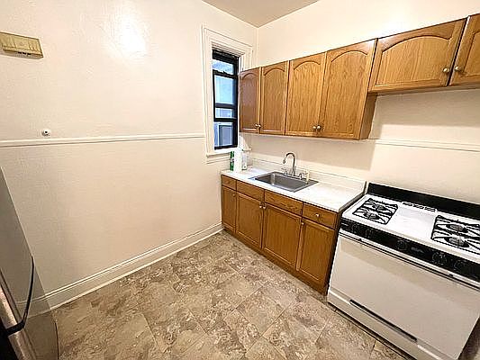 3rd image of 2926 Newtown Ave APT 2
