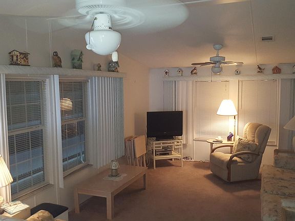 3rd image of 252 Dawn Ln