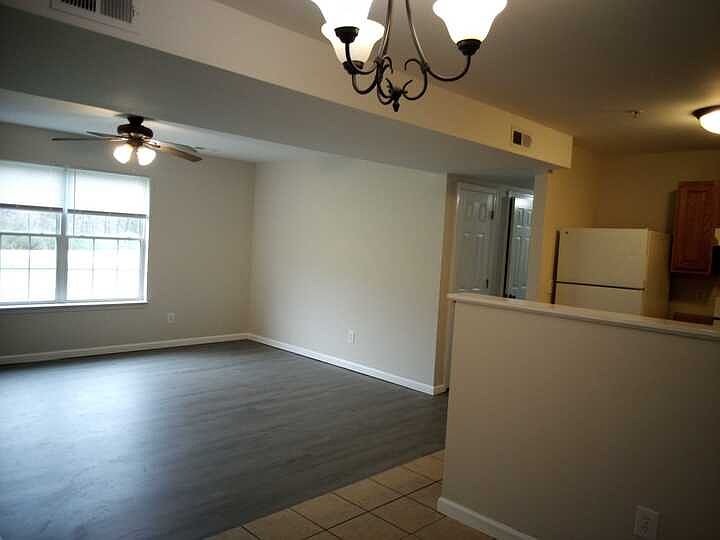 1st image of 265 Lone Oak Dr