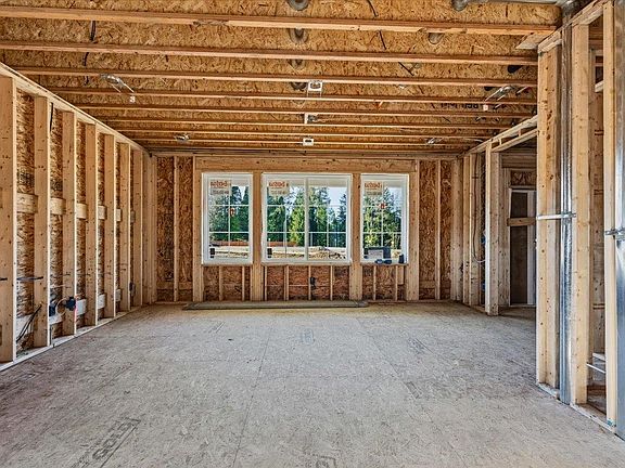 4th image of 33189 Pinchbeck Ave