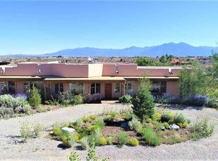 47 Irish Rd, Ranchos De Taos, NM 87557