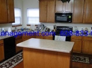 5121 Crescent Oaks Dr, Madison, WI 53704