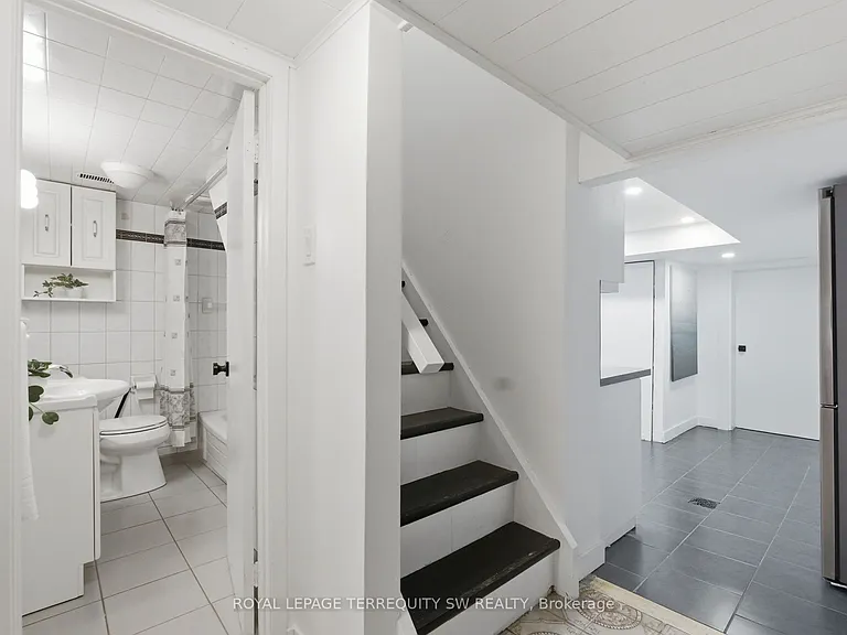 497 Ossington Ave #BASEMENT — Photo 16