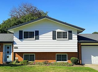 5198 Berkshire Dr, North Olmsted, OH