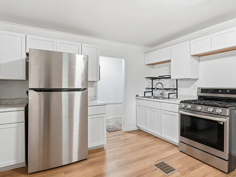 1433 Dean Ave #V1 — Photo 3
