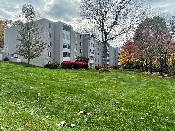 2nd image of 520 Meredith Ln APT 107