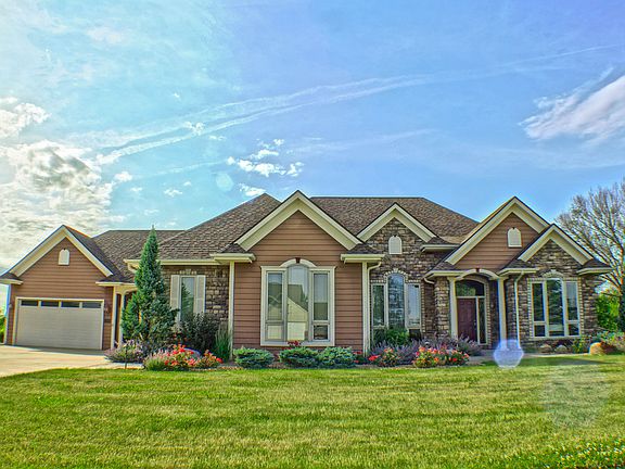 2nd image of 719 Fox Run Dr