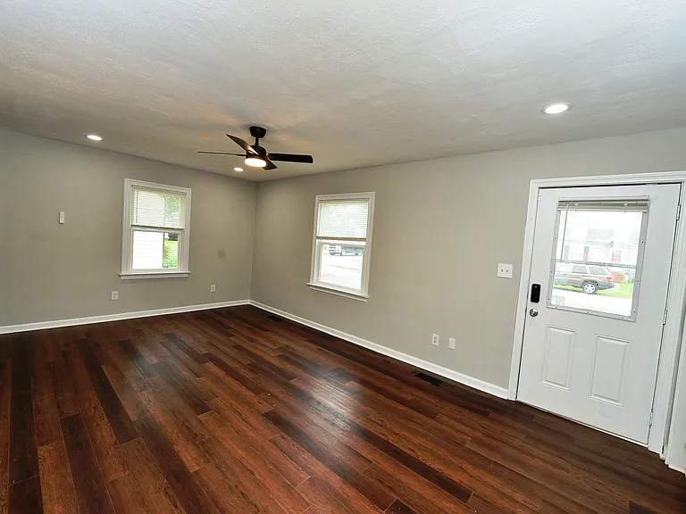 119 Jacquelyn Dr — Photo 4