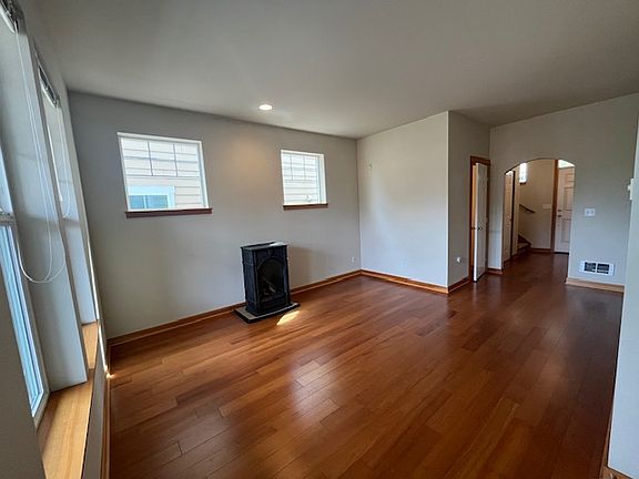 4th image of 19335 Gadwall Ln NE