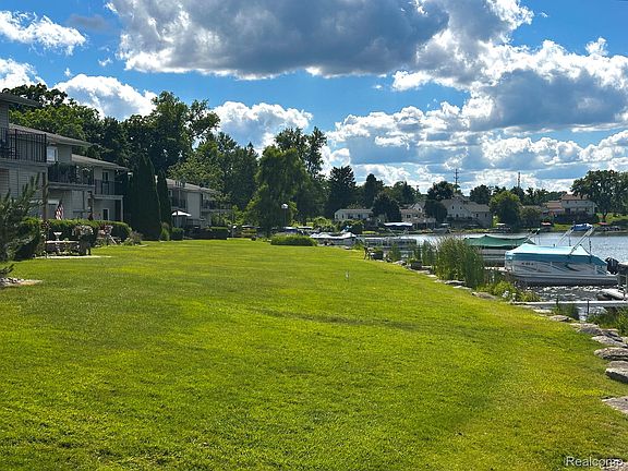 4th image of 4932 Lake Point Dr