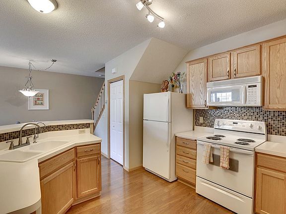 5th image of 3635 Lawndale Ln N Unit 5