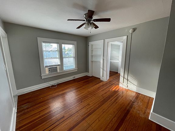2nd image of 209 11th Ave N APT 4