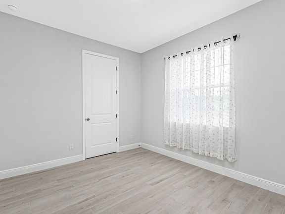 2nd image of 1517 Wacker Ave SE #1517