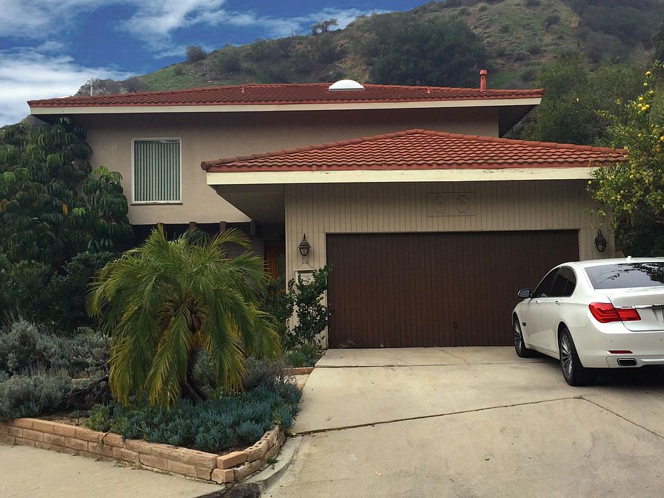 1st image of 3173 N Beachwood Dr