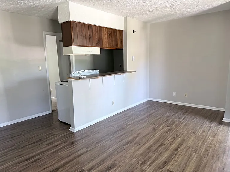 1217 Main St — Photo 11