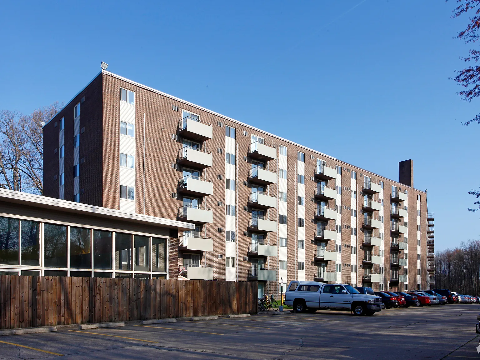 College Towers Apartments — Photo 3