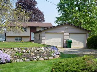 59121 Vernon Rd, Three Rivers, MI 49093