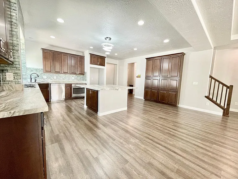 10924 S Glenda Ln — Photo 4