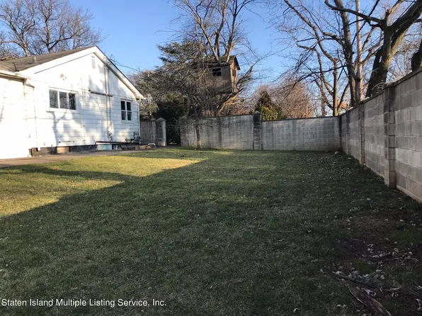 1620 Forest Hill Rd, Staten Island, NY 10314