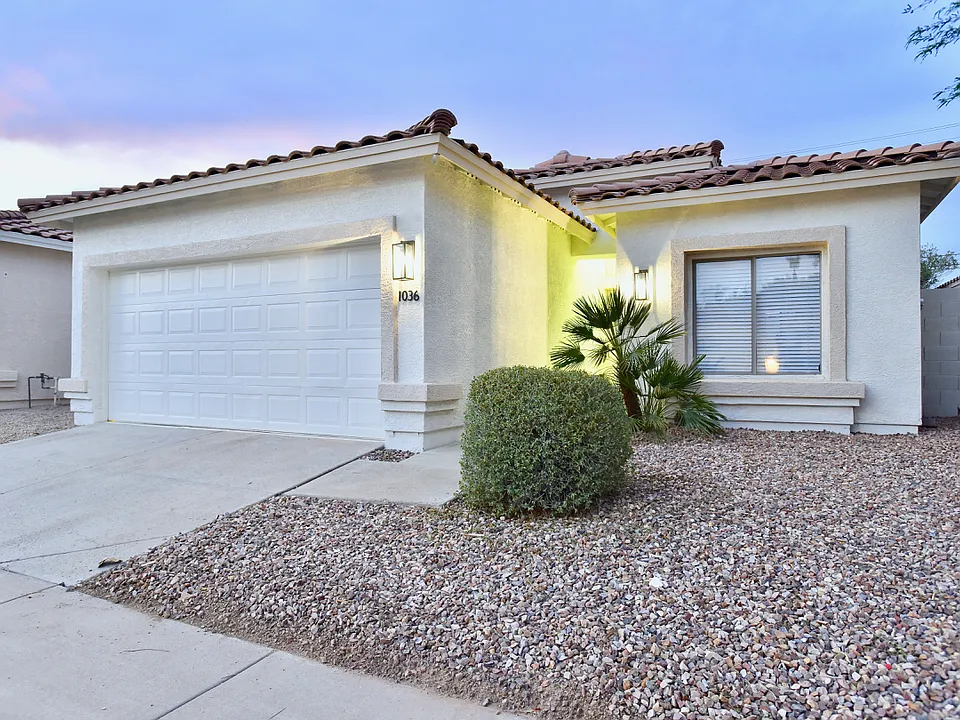 1036 E Susan Ln
